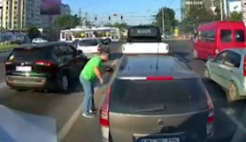 VIDEO // Lecţie de viaţă pentru un şofer din Capitală